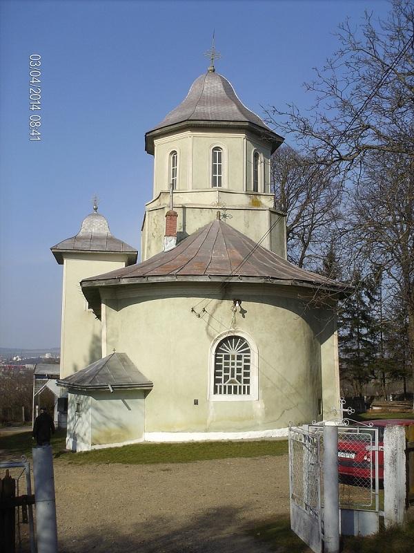 Biserica - vedere exterioară